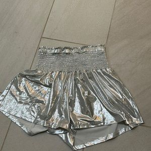 Loose metallic shorts